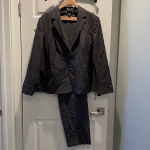 Calvin Klein women’s classic dark grey suit 22W